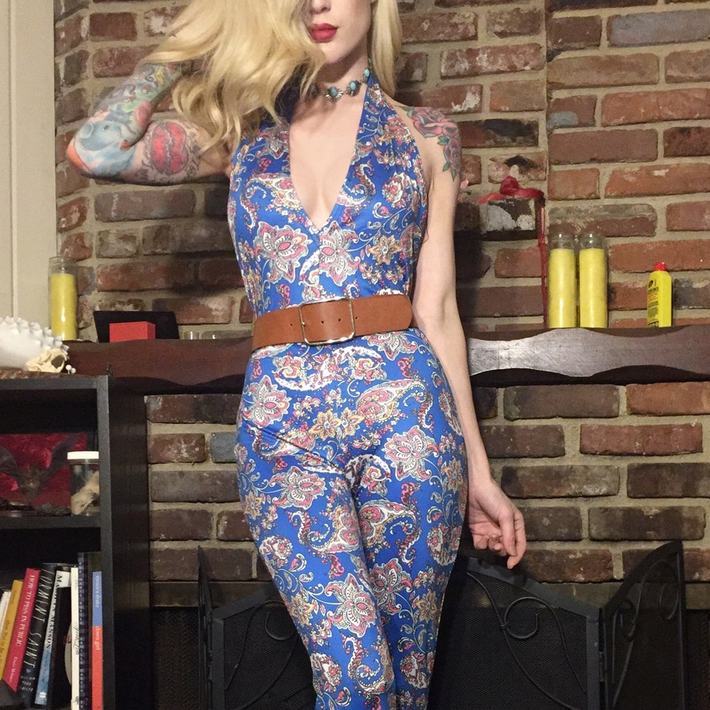 💙NEW COLOR💙 Plunge front open back jumpsuit - Picture 5 of 8